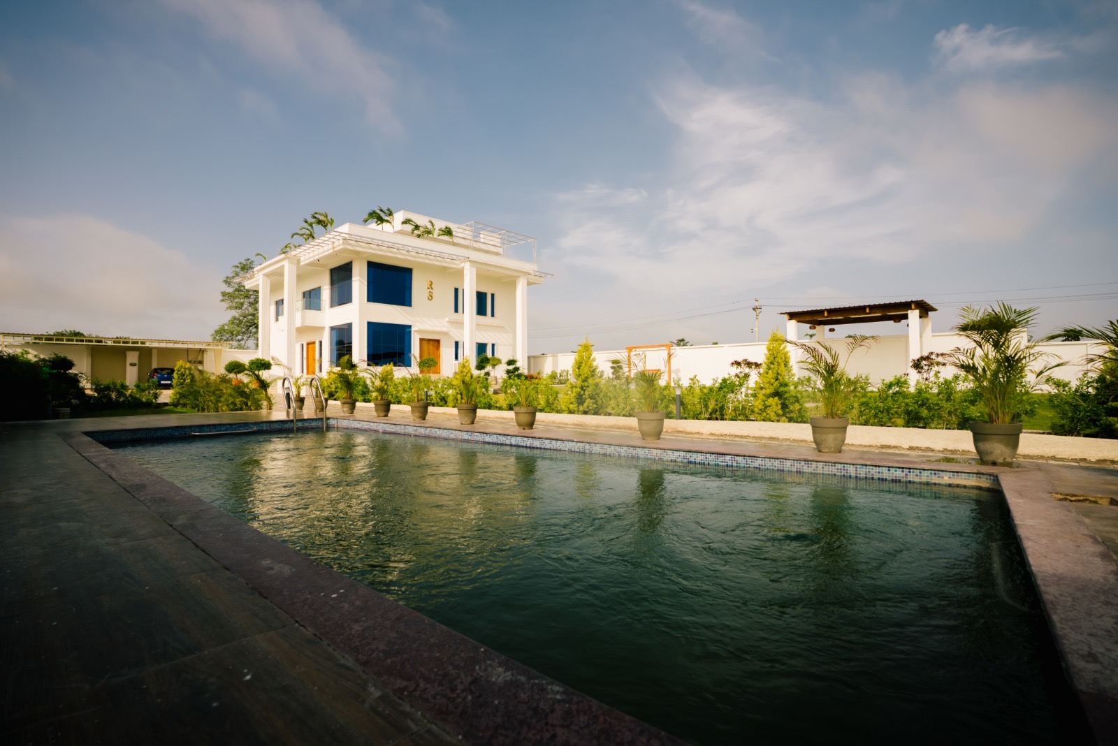 RS Cinema Villa exterior with private pool